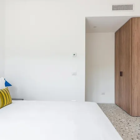 Numa Verso Aparthotel 4*