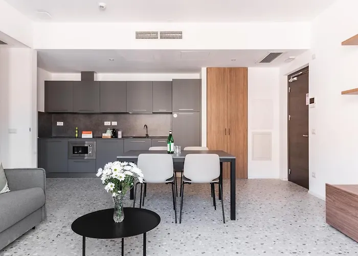 Numa Verso Aparthotel 4*